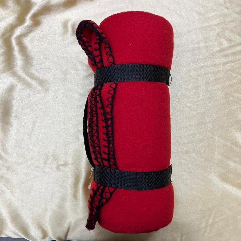NWT NAPA DELUXE SOFT THROW BLANKET relax enjoy stay warm in luxury Red 50x60